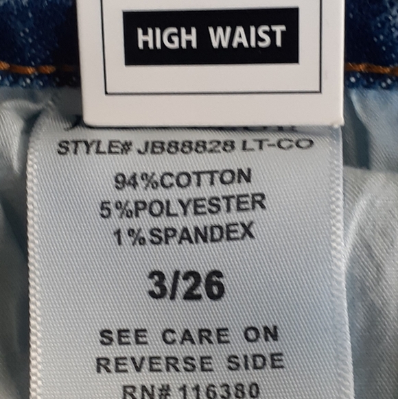 Judy Blue NWT, Light Wash Straight Leg Jeans. Size 3/26 - Picture 4 of 10